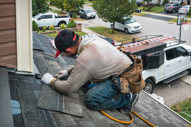Professional Roofing technician working in Flanagan, IL